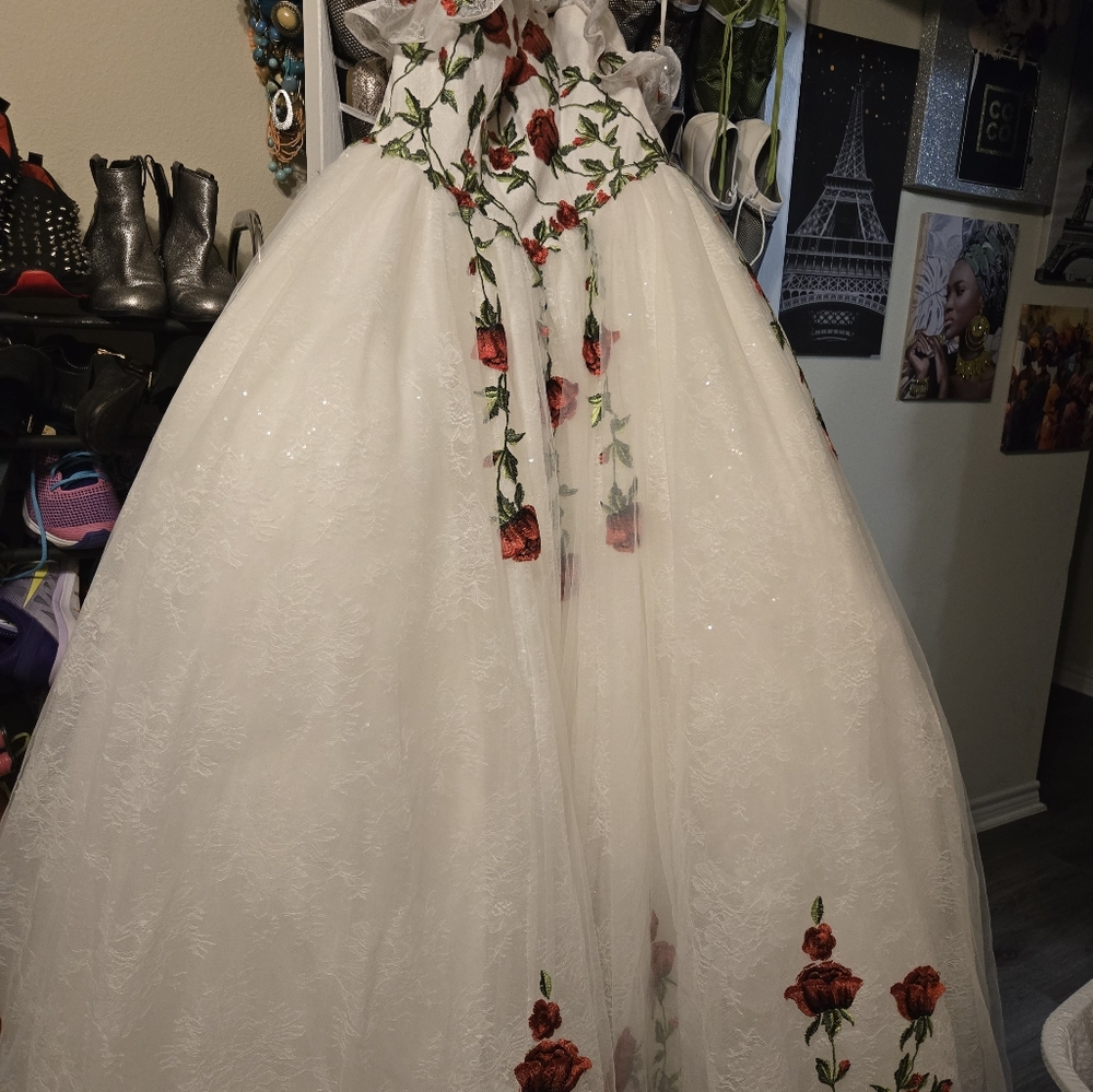 🔥🔥🔥EUC WEDDING/QUINCEAÑERA DRESS! ❤️**Not MK, Only For Exposure** - Picture 6 of 7